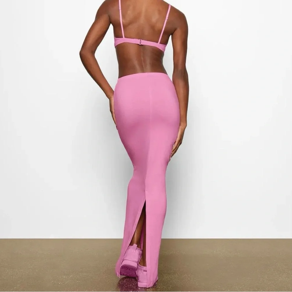 SKIMS Outdoor Long Skirt - Bubble Gum Pink Jersey Maxi Skirt - Picture 4 of 7